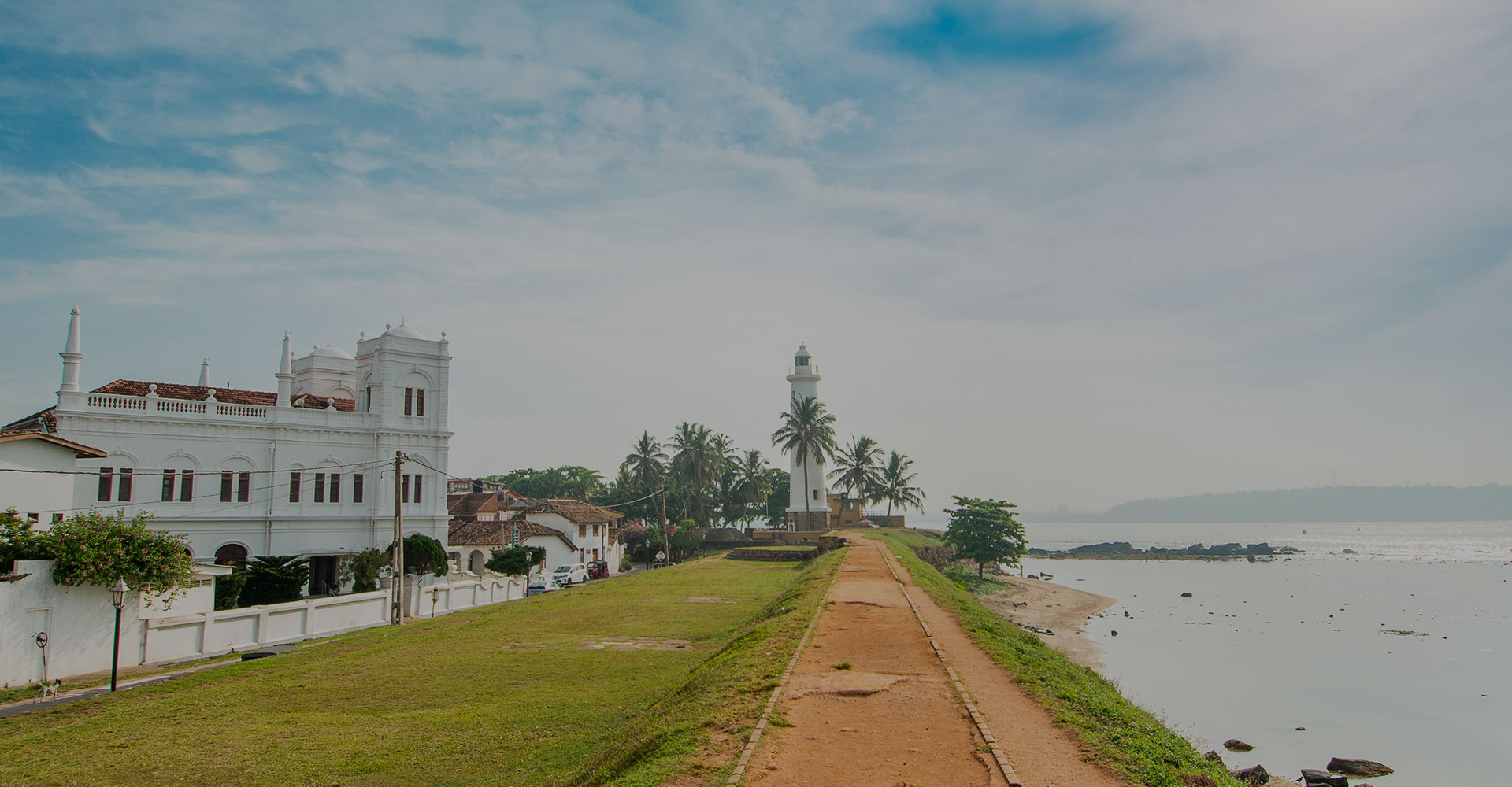 view of the iconic lighthouse in Galle and it's surroundings