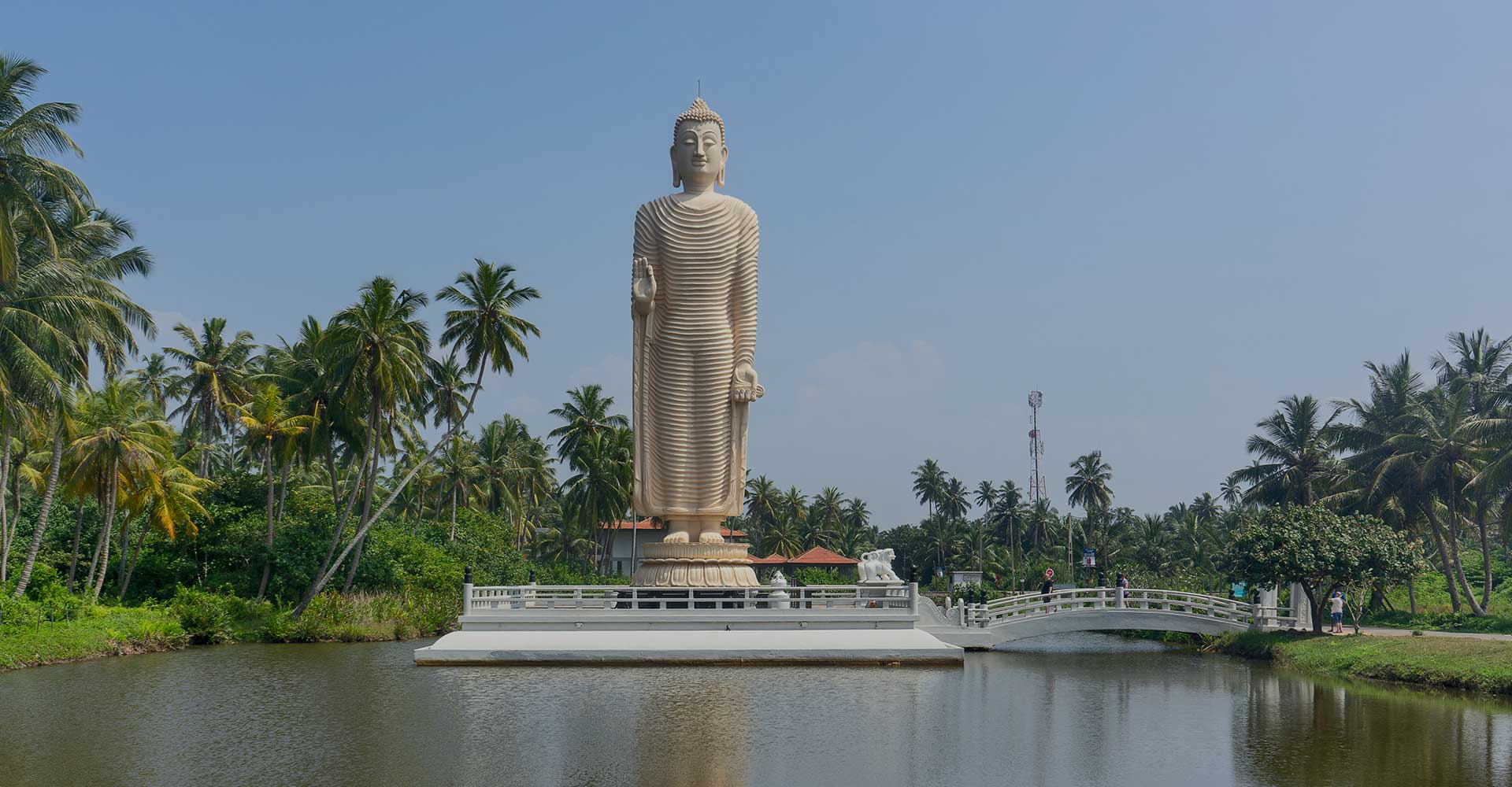 Statue of Lord Buddha, that towers around its surroundings.